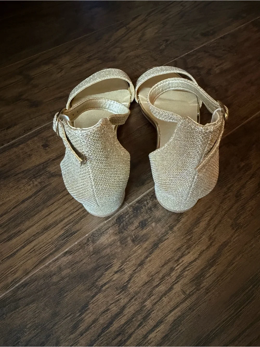 Heel sandals for girls